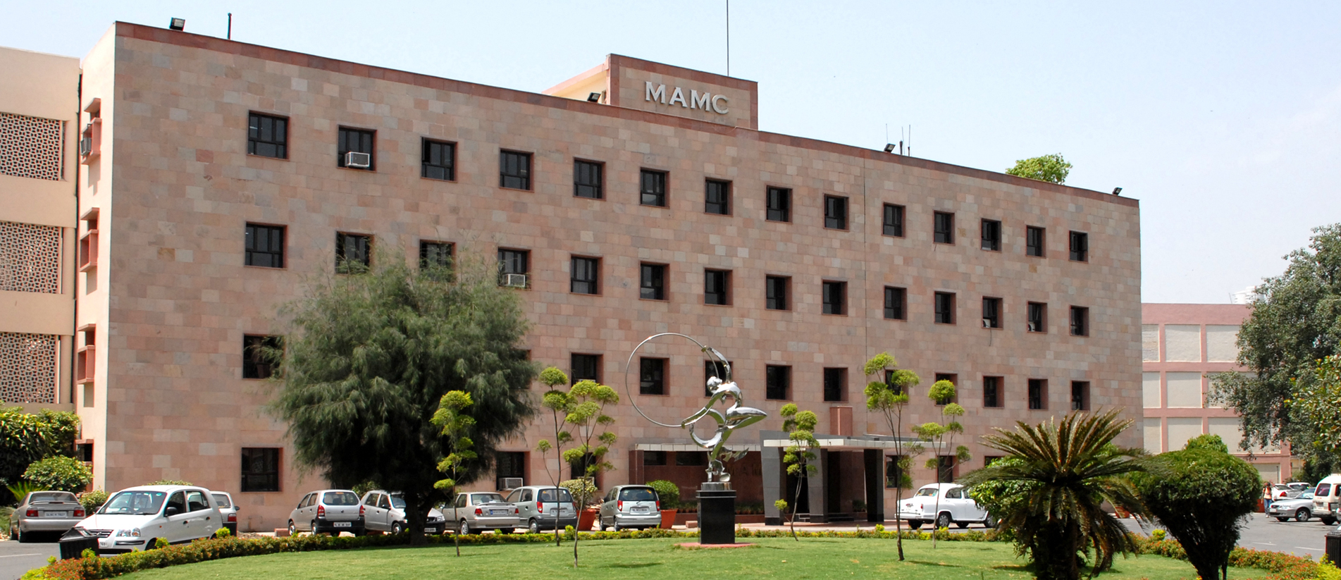 Anwer Khan Modern Medical College (AKMMC)